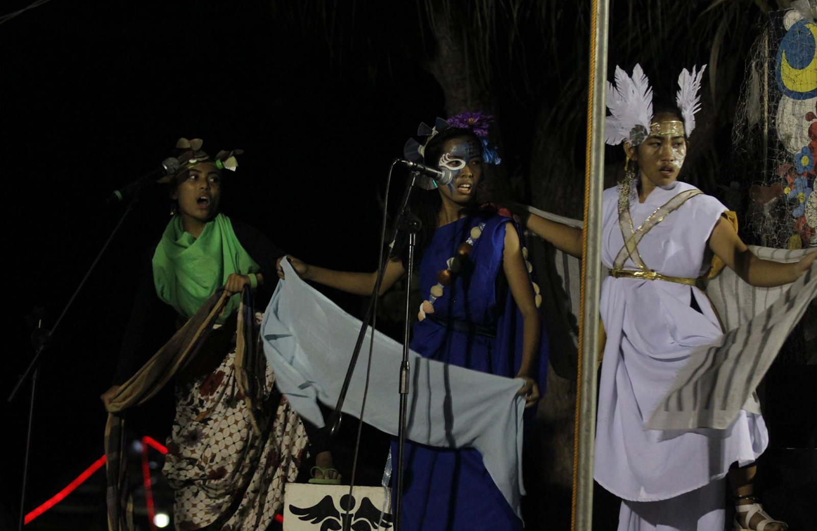Tapok performing